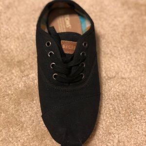 Toms lace shoe